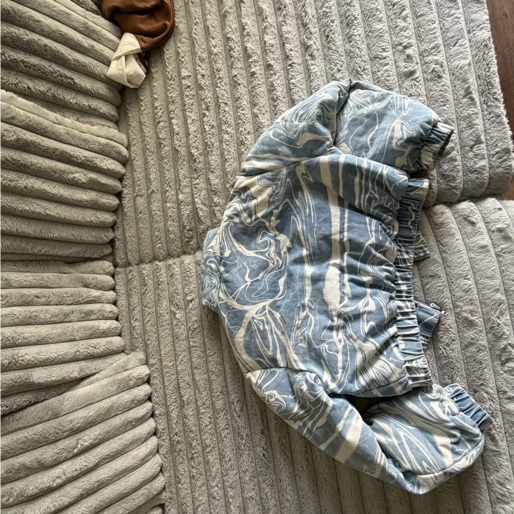 Blue and White Swirl Patterned Jacket - Picture 3 of 3